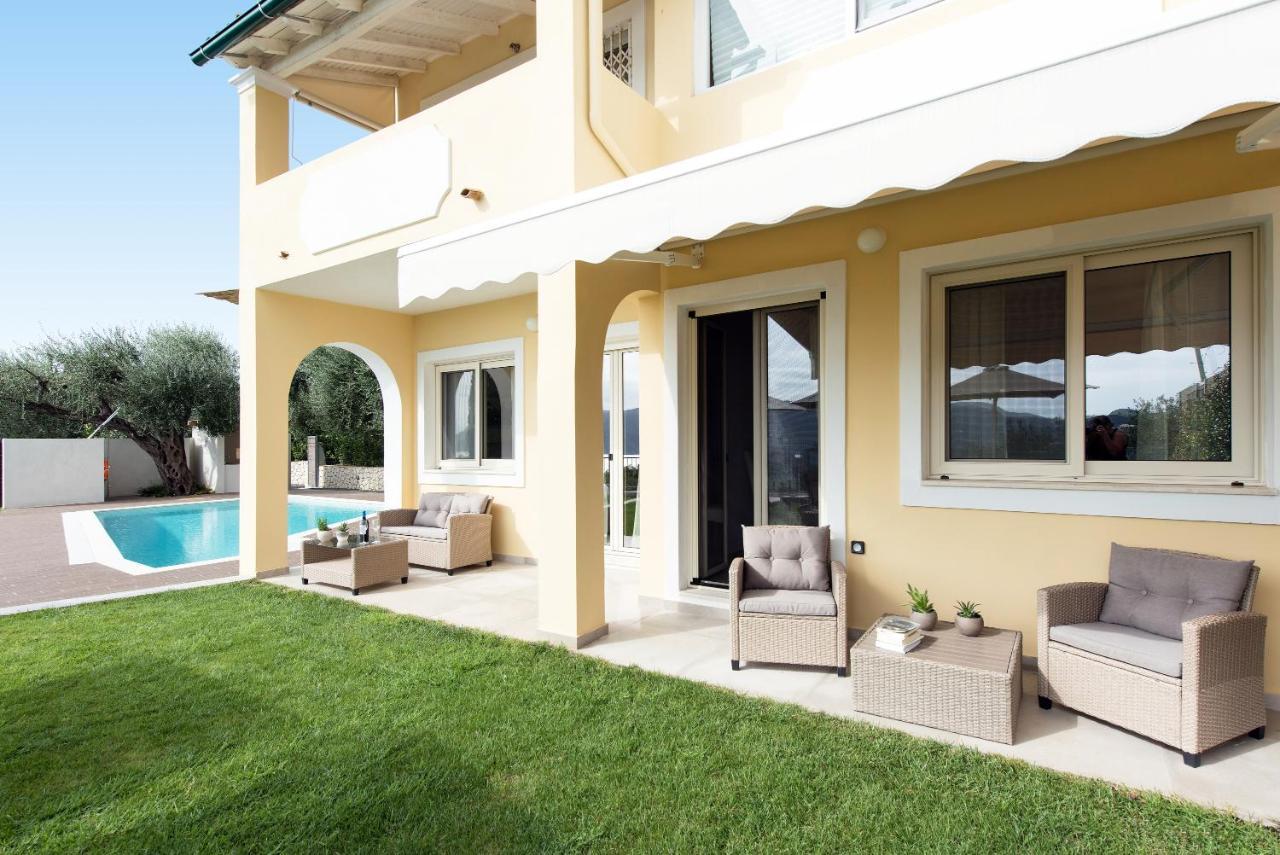 Ionian Sun Apartment ปาเลโอกัสไตรซา ภายนอก รูปภาพ