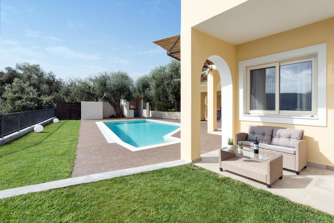 Ionian Sun Apartment ปาเลโอกัสไตรซา ภายนอก รูปภาพ